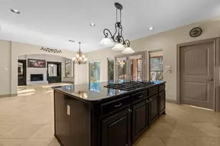 10326 Hunter Creek Ln, Conroe, TX 77304 - Photo 9