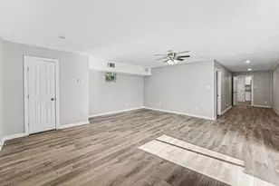 8746 Cowart St, Houston, TX 77029 - Photo 9