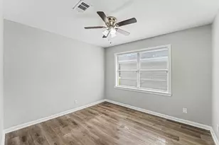 8746 Cowart St, Houston, TX 77029 - Photo 13