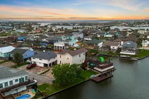 9 S Sandpiper St, La Marque, TX 77568 - Photo 3