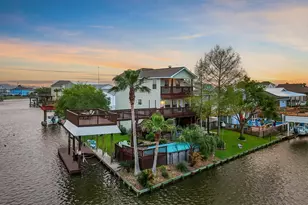 9 S Sandpiper St, La Marque, TX 77568 - Photo 1