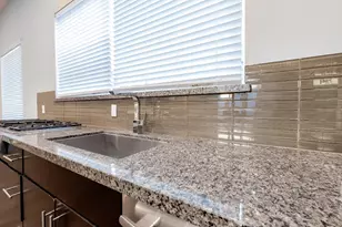 2110 Crocker St, Houston, TX 77006 - Photo 17