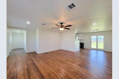 413 S Market Street, Brazoria, TX 77422 - Photo 9