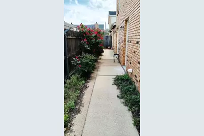 6201 Beverlyhill Street #8, Houston, TX 77057 - Photo 3