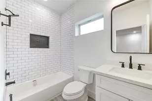 2015 B Brackenridge St, Houston, TX 77026 - Photo 17