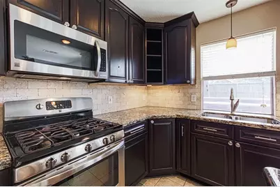 17106 Summer Hollow Drive, Sugar Land, TX 77498 - Photo 9