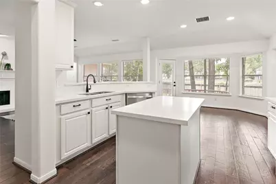 99 S Wynnoak Circle, The Woodlands, TX 77382 - Photo 13