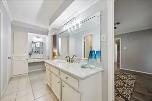 10714 Sugar Hill Dr, Houston, TX 77042 - Photo 13