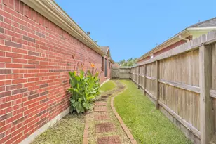 3510 Harbor Pass Ln, Friendswood, TX 77546 - Photo 33