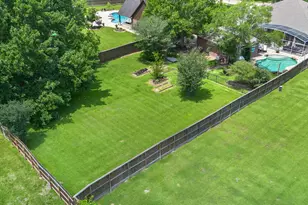 11 Mary's Creek Ln, Friendswood, TX 77546 - Photo 3