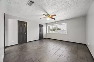 10842 Mesquite Dr, La Porte, TX 77571 - Photo 5