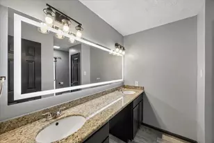 10842 Mesquite Dr, La Porte, TX 77571 - Photo 7