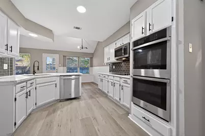 2802 Creek Manor Drive, Kingwood, TX 77339 - Photo 17