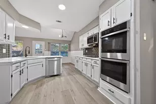 2802 Creek Manor Dr, Kingwood, TX 77339 - Photo 17