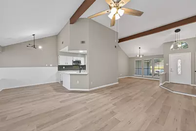 2802 Creek Manor Drive, Kingwood, TX 77339 - Photo 9