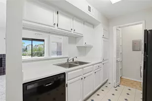 2025 Augusta Dr, Houston, TX 77057 - Photo 9