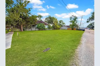 115 W Cleveland Street, Alvin, TX 77511 - Photo 7
