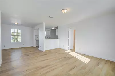 424 S Avenue B, Freeport, TX 77541 - Photo 7