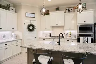 4202 ANGEL LANDING CT, Bryan, TX 77802 - Photo 5