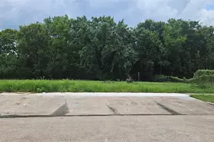 200 Avenue L, Baytown, TX 77520 - Photo 1