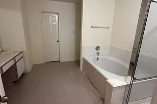 5815 SE Red River Dr, Dickinson, TX 77539 - Photo 5