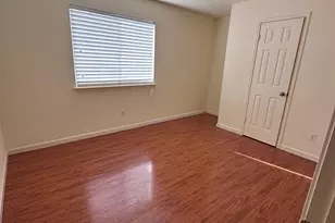 5815 SE Red River Dr, Dickinson, TX 77539 - Photo 7