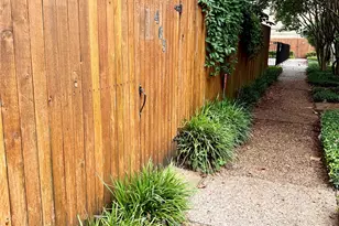 4639 Wild Indigo St, Houston, TX 77027 - Photo 5