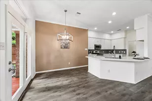 71 W Honey Grove Pl, The Woodlands, TX 77382 - Photo 9