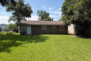8439 Botany Ln, Houston, TX 77075 - Photo 7