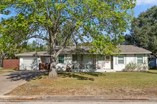 804 Peach St, El Campo, TX 77437 - Photo 1