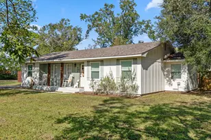 804 Peach St, El Campo, TX 77437 - Photo 3