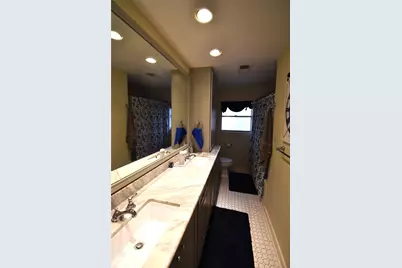 8011 Meadowvale Drive, Houston, TX 77063 - Photo 17