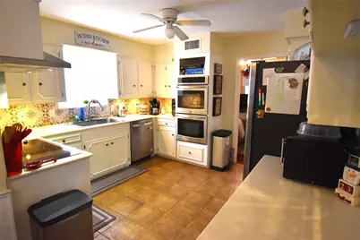 8011 Meadowvale Drive, Houston, TX 77063 - Photo 9
