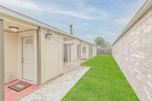 16126 New Field Dr, Houston, TX 77082 - Photo 19