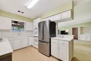 1746 Nocturne Ln, Houston, TX 77043 - Photo 11