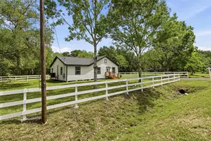 8414 Schiro Rd, Hitchcock, TX 77563 - Photo 3