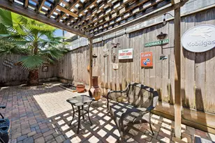2635 Shady Acres Ct, Houston, TX 77008 - Photo 25