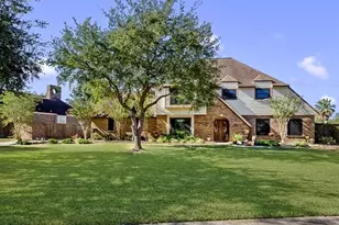 928 Oleander St, Lake Jackson, TX 77566 - Photo 1