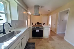 2810 Arrowhead Dr, Sugar Land, TX 77479 - Photo 15