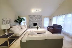 2810 Arrowhead Dr, Sugar Land, TX 77479 - Photo 3