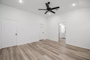 2139 Counter Point Dr, Houston, TX 77055 - Photo 23