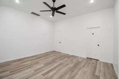 2139 Counter Point Drive, Houston, TX 77055 - Photo 27