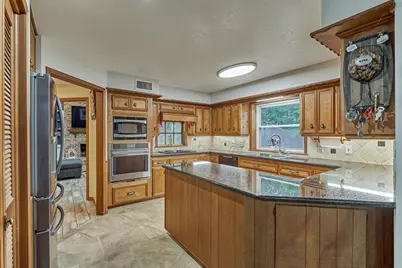 660 Hillcrest Drive, Huntsville, TX 77340 - Photo 15