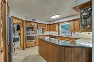 660 Hillcrest Dr, Huntsville, TX 77340 - Photo 15