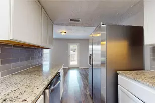 8714 Wilcrest Dr, Houston, TX 77099 - Photo 11