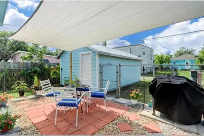 4123 Q 1/2, Galveston, TX 77550 - Photo 11