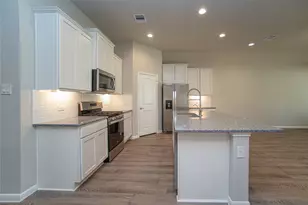 439 Stonebrook Ln, Conroe, TX 77304 - Photo 7