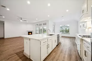 2550 Austin Trl, Friendswood, TX 77546 - Photo 13