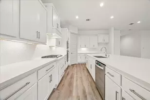 2550 Austin Trl, Friendswood, TX 77546 - Photo 11