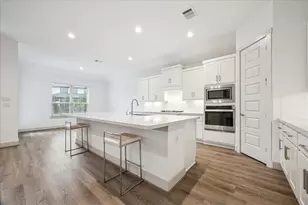 2550 Austin Trl, Friendswood, TX 77546 - Photo 3